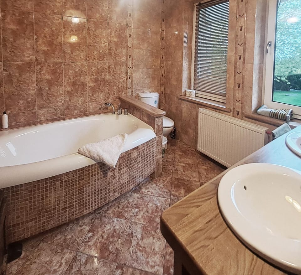 Bathroom, Bath, towels