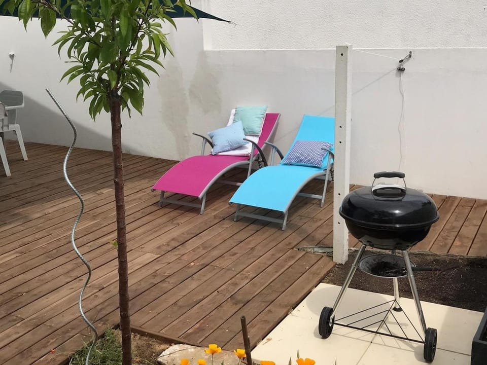 Patio, Day, Balcony/Terrace, sunbed