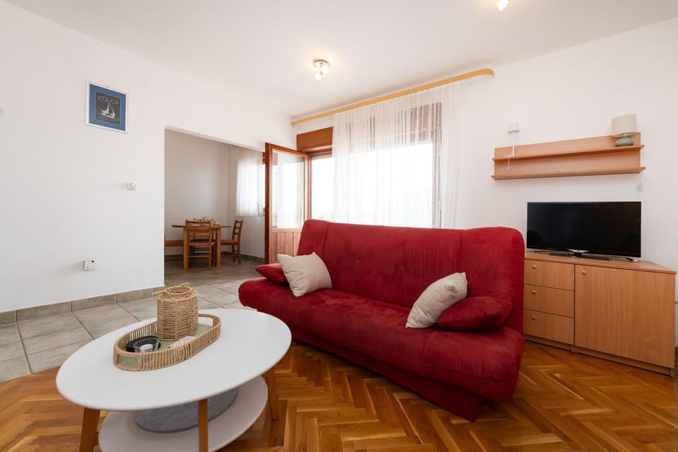 TV and multimedia, Living room, Seating area, Evening entertainment