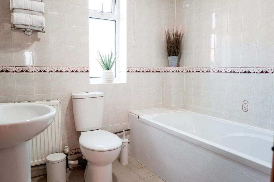 Shower, Toilet, Bathroom, Bath, towels