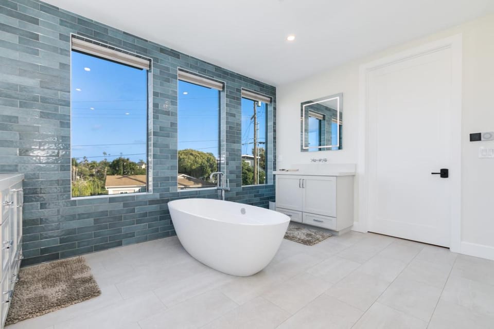 Bathroom, Bath