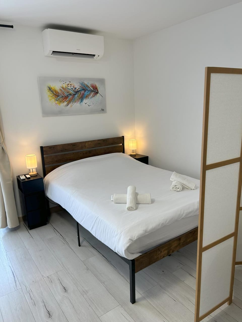 Riviera Retreat - Steps to Beach & Shops, Balcony & AC Apartment in Nice