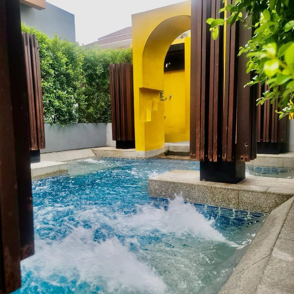 Swimming pool, Swimming pool