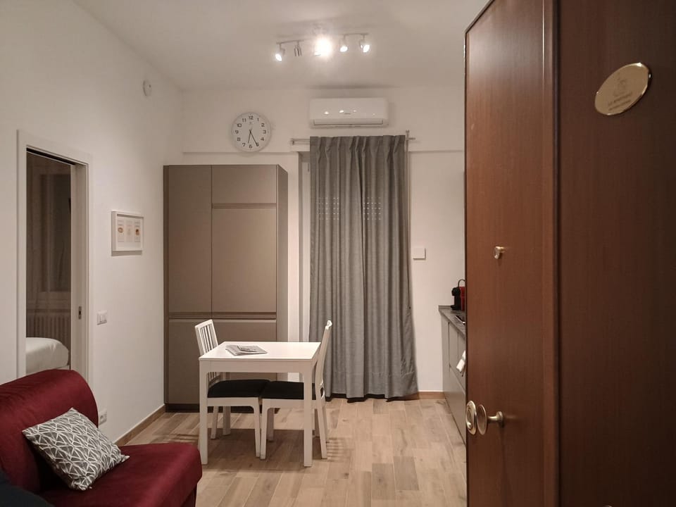 Living room, Seating area, Dining area, air conditioner