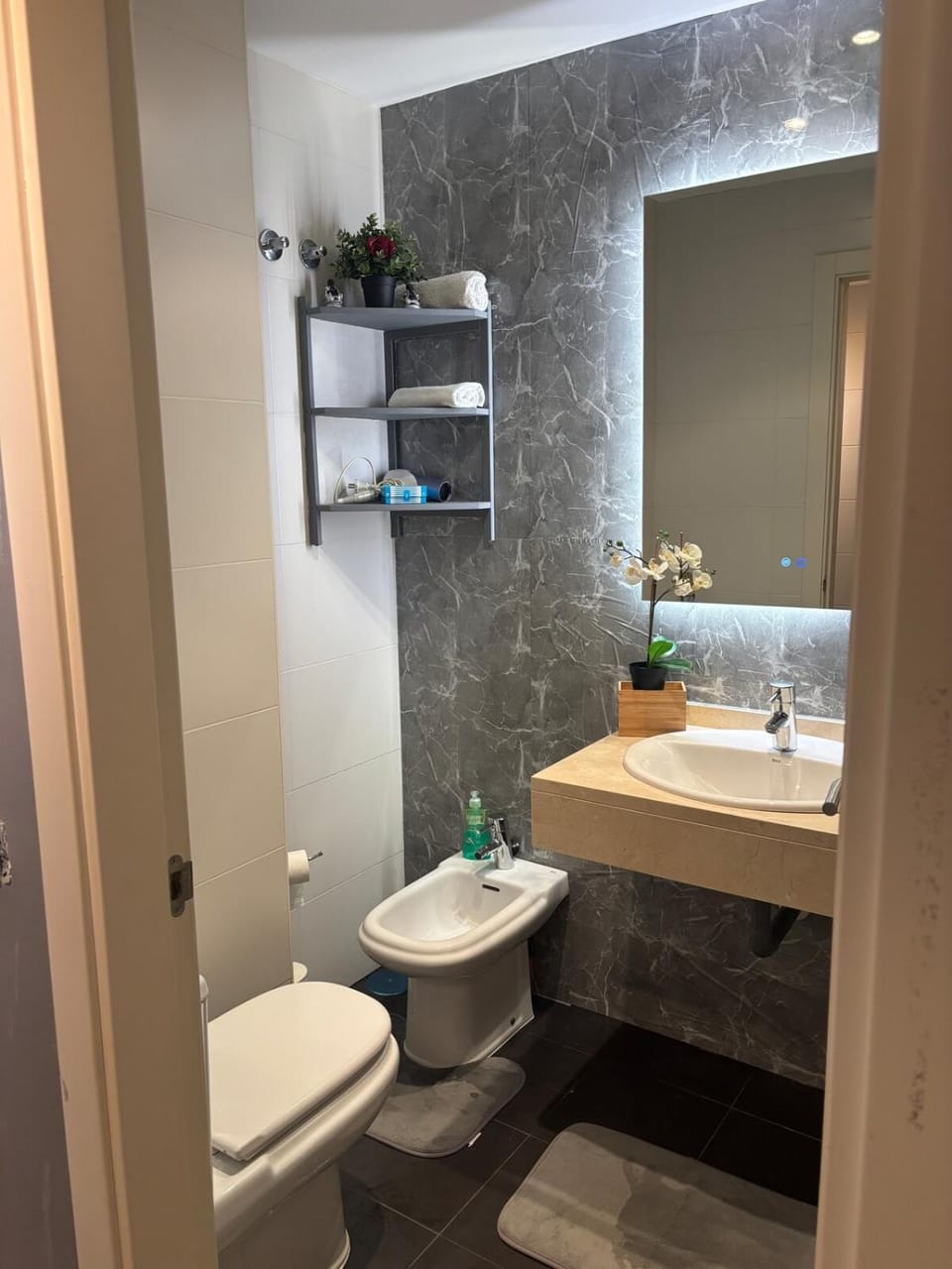 Toilet, Bathroom, bidet, towels