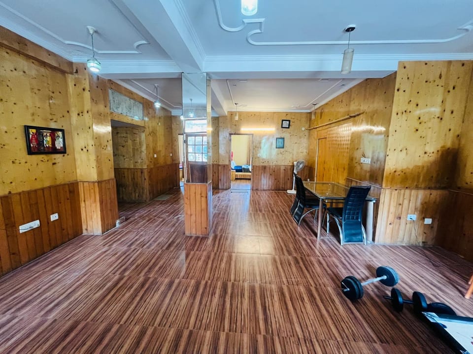 White villa cloud 9 Villa in Manali