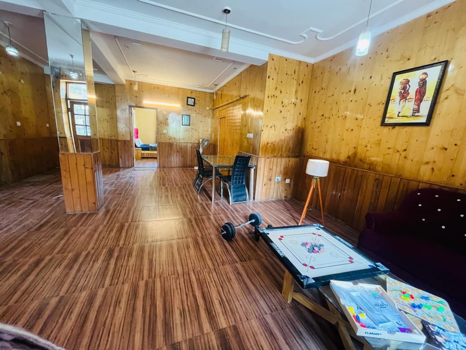 White villa cloud 9 Villa in Manali