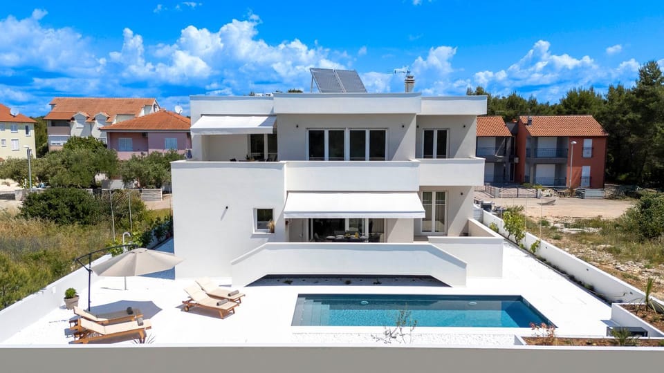 Pool view, Swimming pool