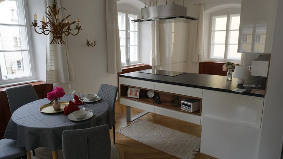 Kitchen or kitchenette, Dining area, stove