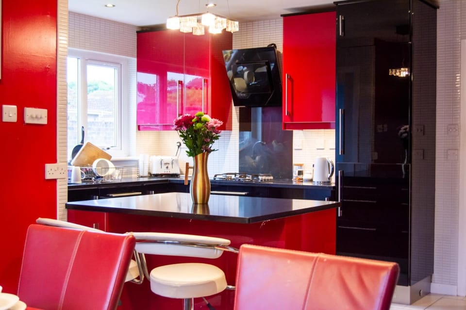 Kitchen or kitchenette, Dining area, stove