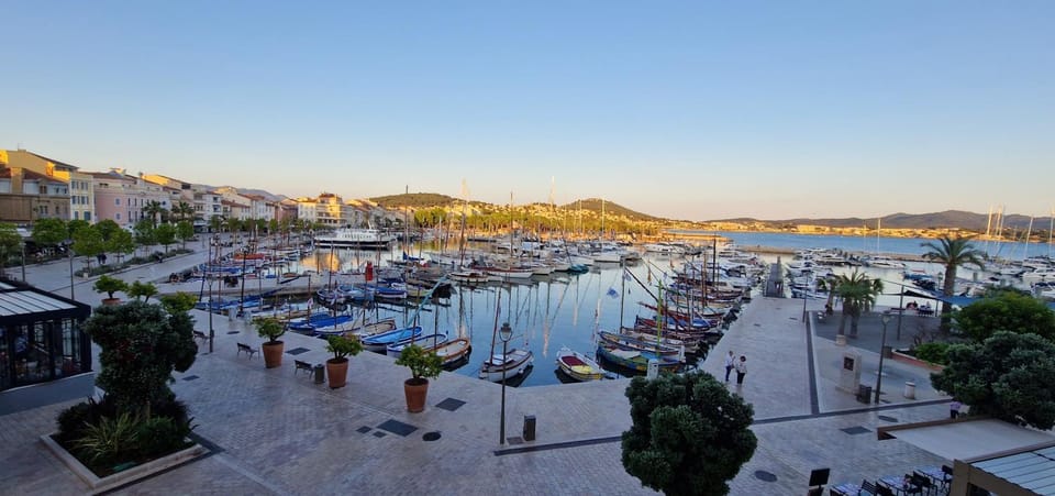 Natural landscape, Activities, City view, Sea view, Location