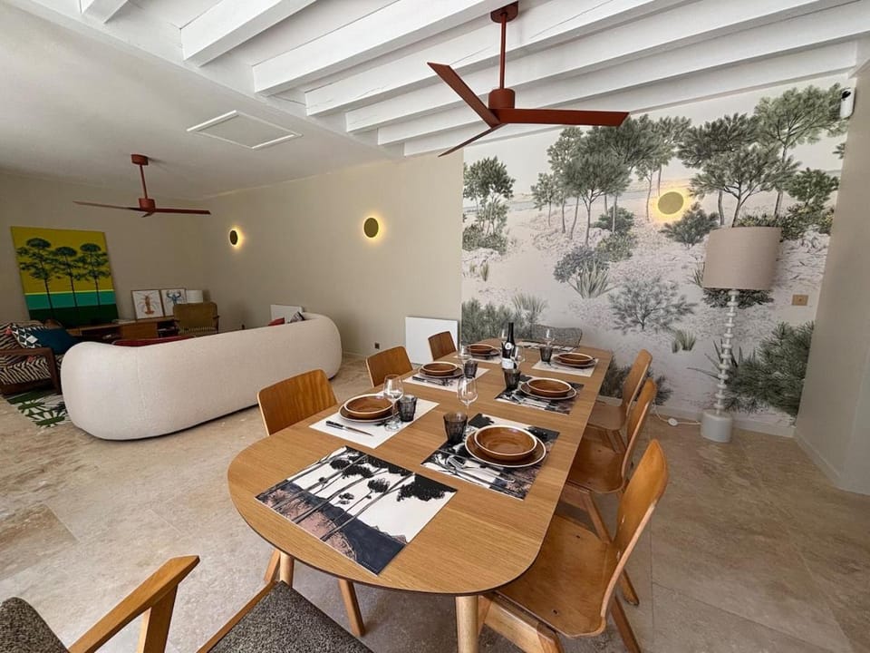 Living room, Seating area, Dining area
