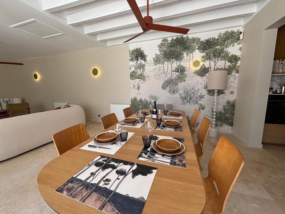 Living room, Seating area, Dining area