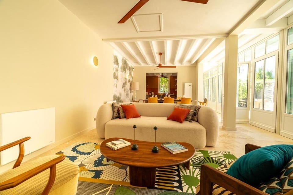 Living room, Seating area