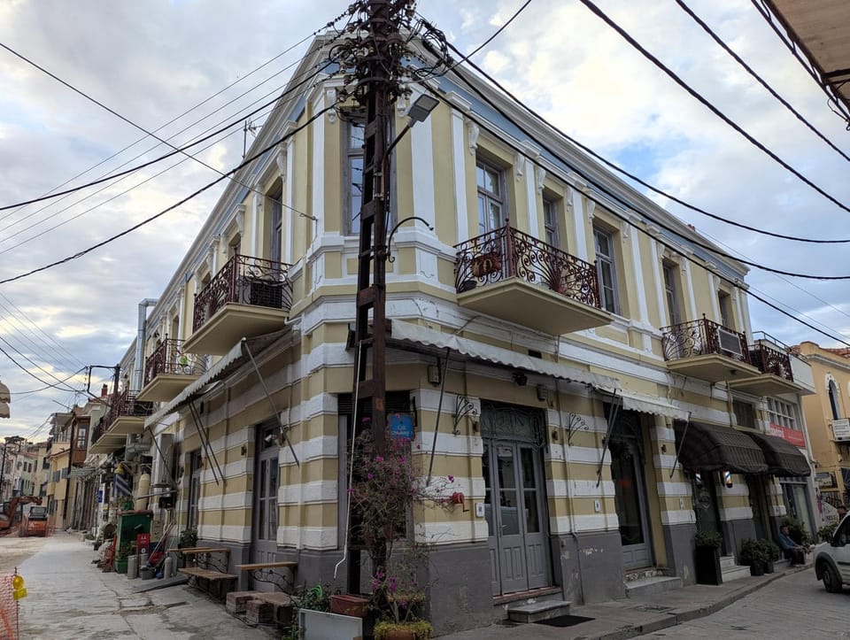 Property building, Day, Neighbourhood, Street view, Location