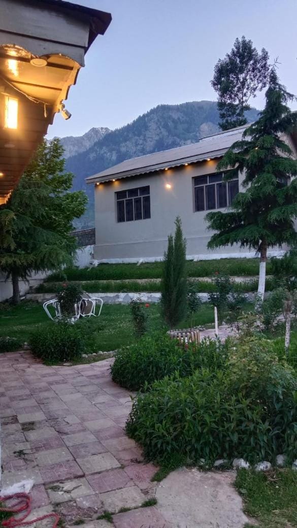Property building, Restaurant/places to eat, Spring, Day, Natural landscape, Garden, View (from property/room), View (from property/room), Garden view, Mountain view, Breakfast, VIP, VIP, VIP