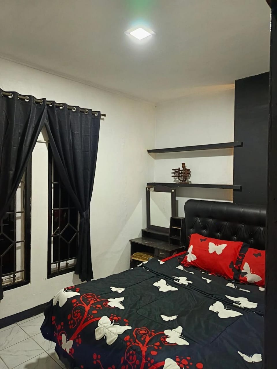 Bed, Photo of the whole room, Bedroom
