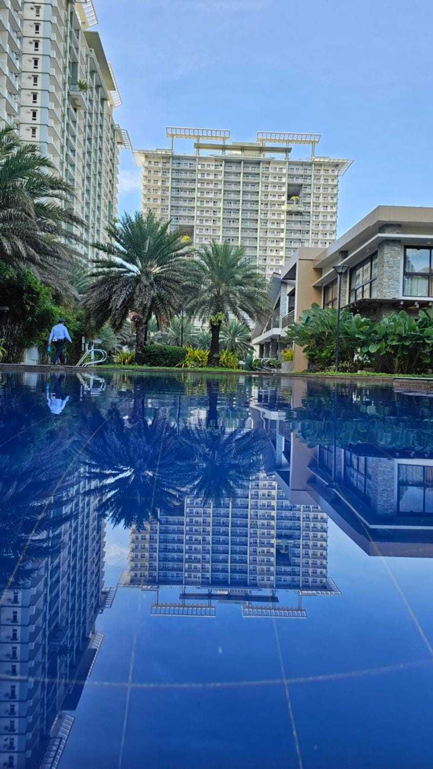 Property building, Day, Pool view, Swimming pool