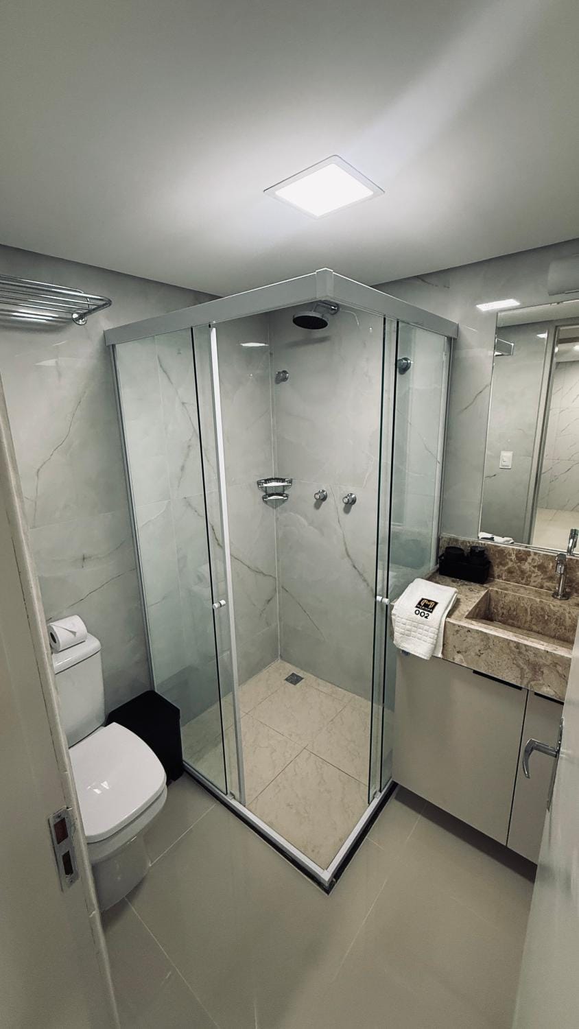 Toilet, towels