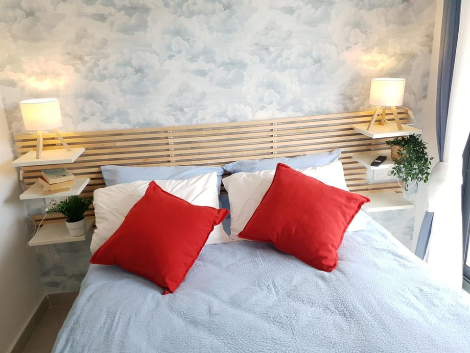 Bed, TV and multimedia, Bedroom, air conditioner, air conditioner