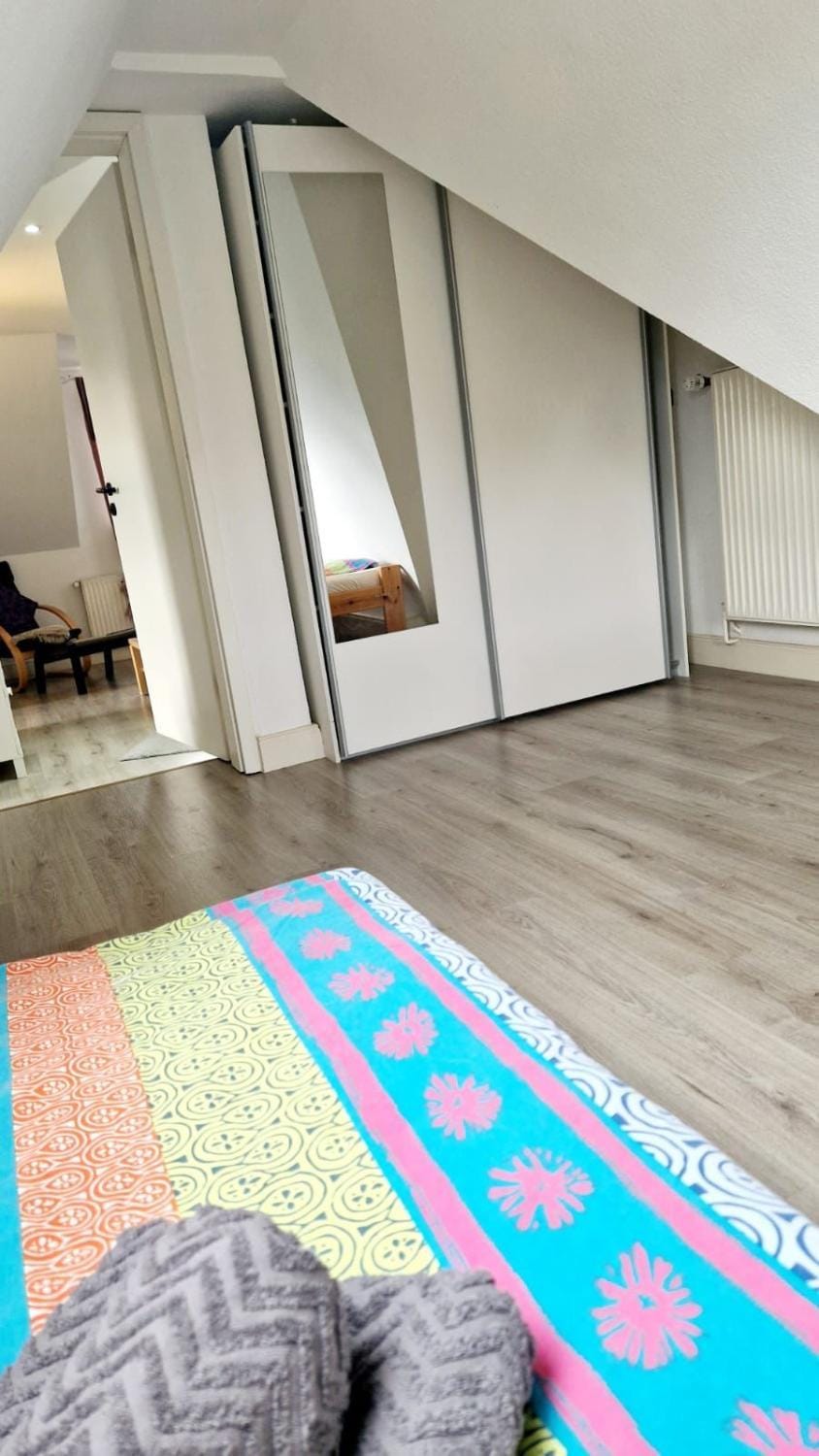 Photo of the whole room, Bedroom