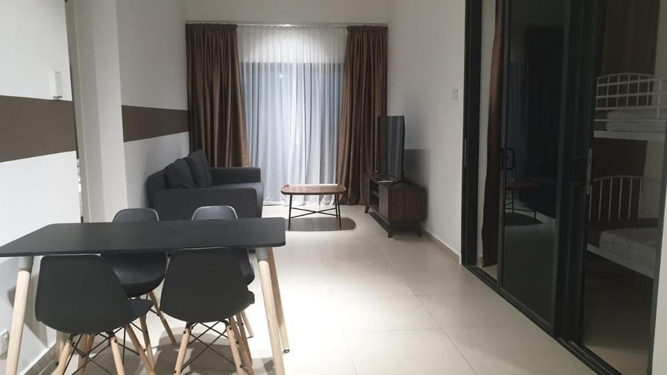 10 Pax stay in Kl Area Apartment in Petaling Jaya