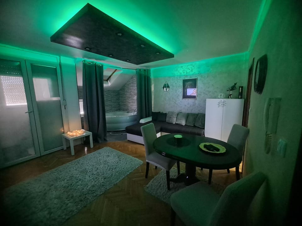 Living room, Photo of the whole room