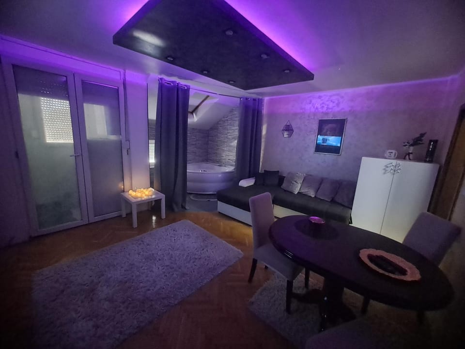 Living room, Photo of the whole room, Seating area