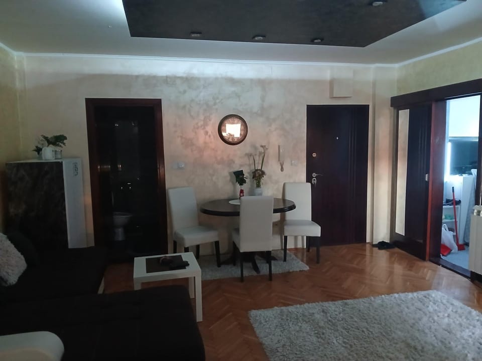 Living room, Photo of the whole room