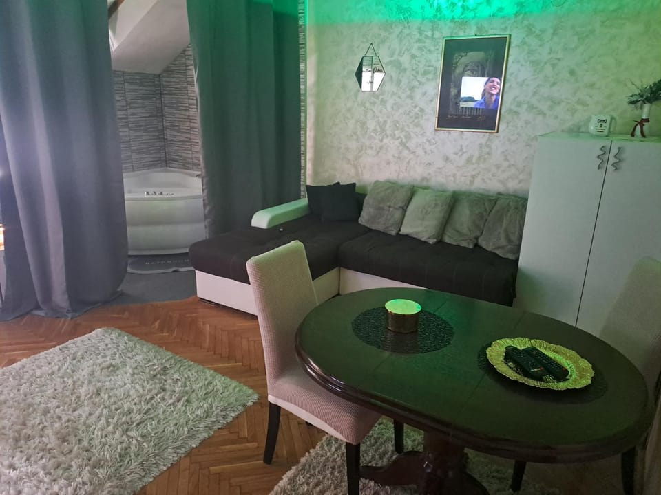 Living room, Photo of the whole room