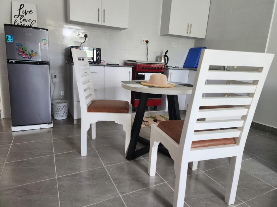 Cozy 1 bedroom Coastal Condo Beachside Bliss Near Golf & Adventure Apartment in Malindi