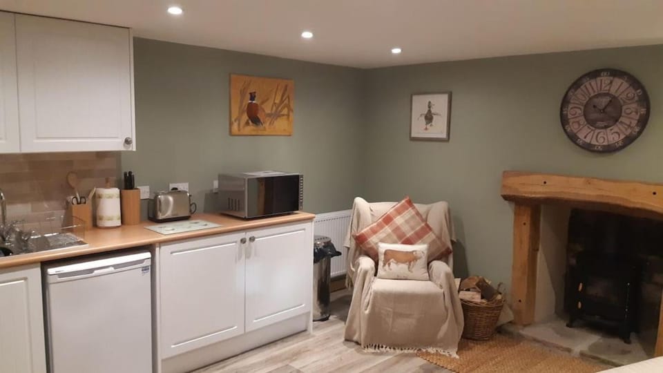 Coffee/tea facilities, Kitchen or kitchenette, Seating area