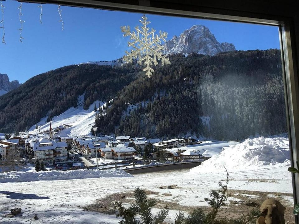 Nearby landmark, Day, Natural landscape, Winter, Mountain view