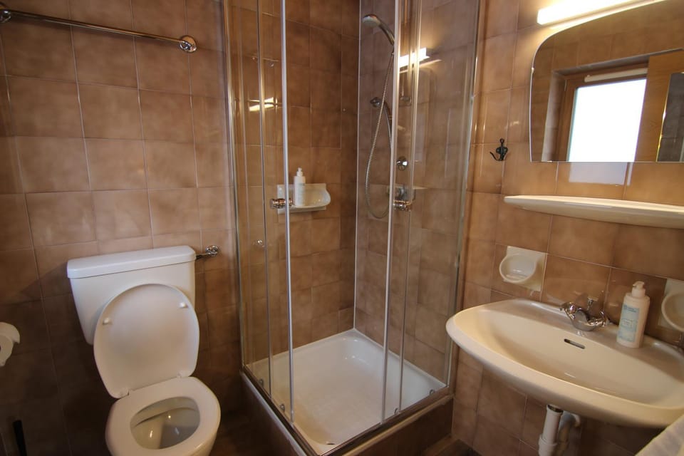Shower, Bathroom, towels