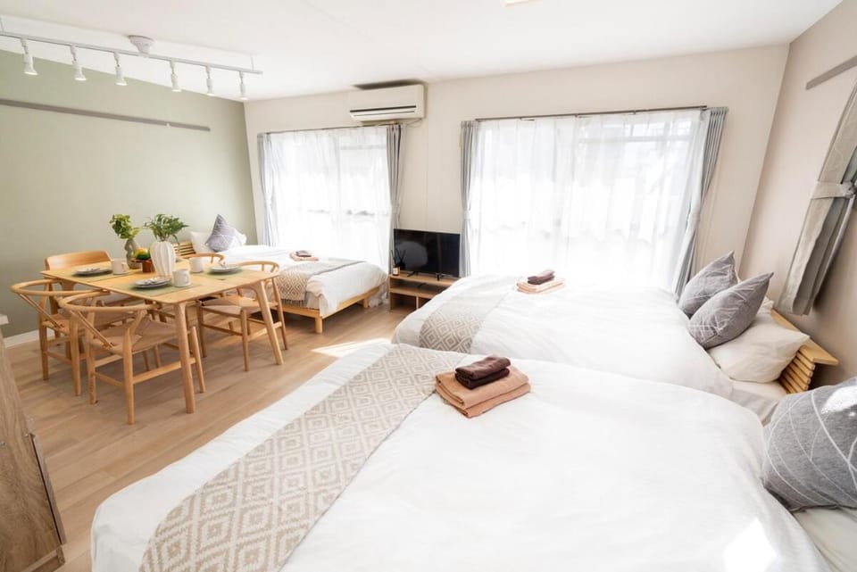 Bed, Living room, Photo of the whole room, Dining area, Bedroom