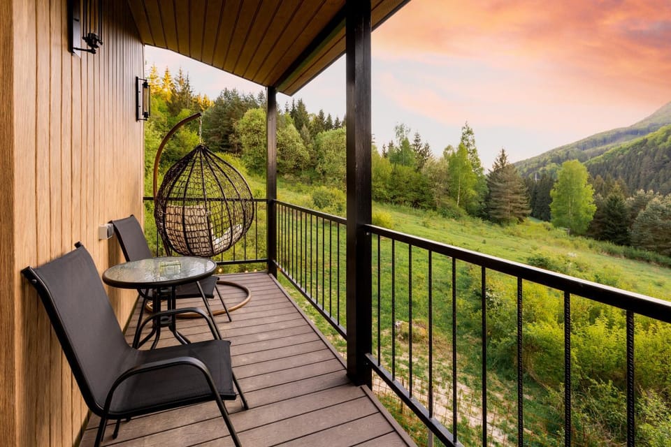 Natural landscape, Balcony/Terrace, Dining area, Mountain view