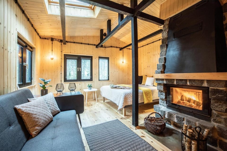 Bedroom, fireplace