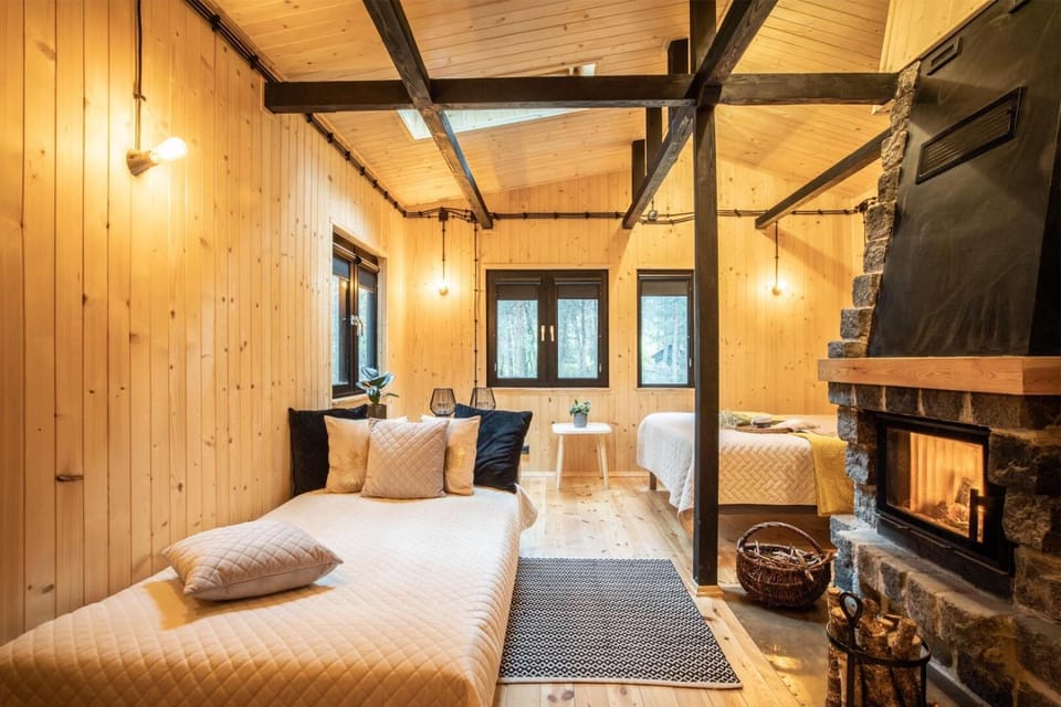 Bedroom, fireplace