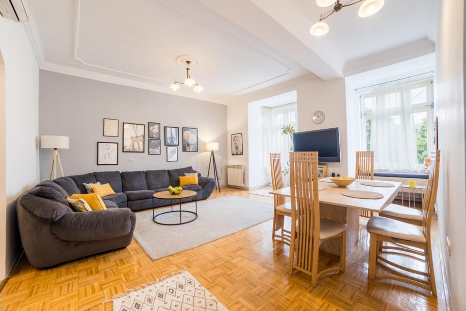 Living room, Dining area, Dinner
