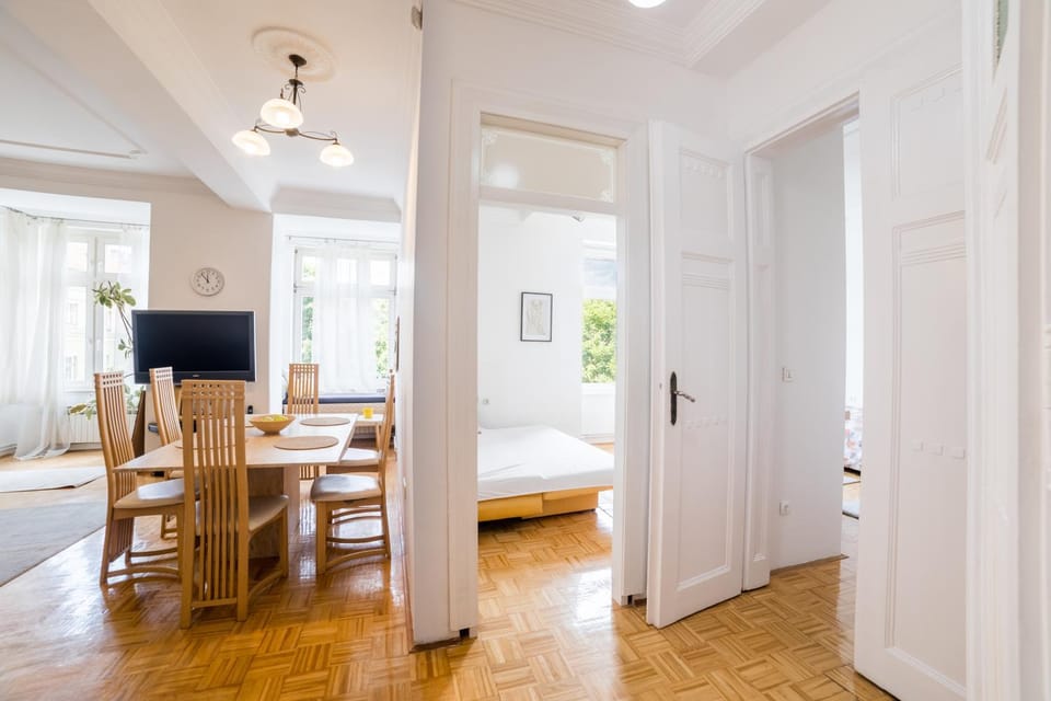 Dining area, Dinner, soundproof