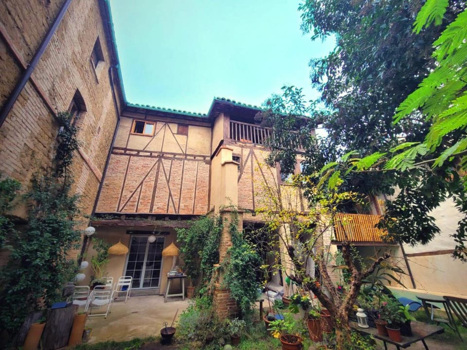 Property building, Facade/entrance, Garden, Garden