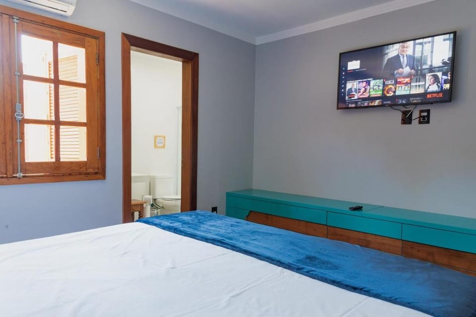 Bed, Bathroom, TV and multimedia, Photo of the whole room, Bedroom, air conditioner