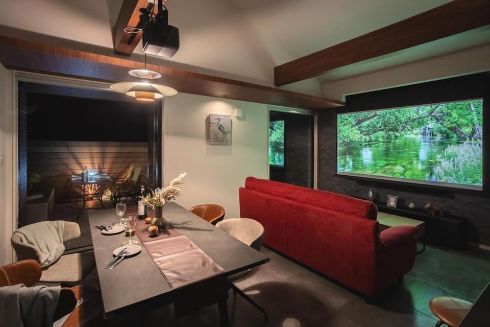 TV and multimedia, Living room, Seating area, Dining area