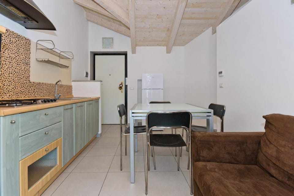 Kitchen or kitchenette, Seating area, Lunch, stove, kitchen