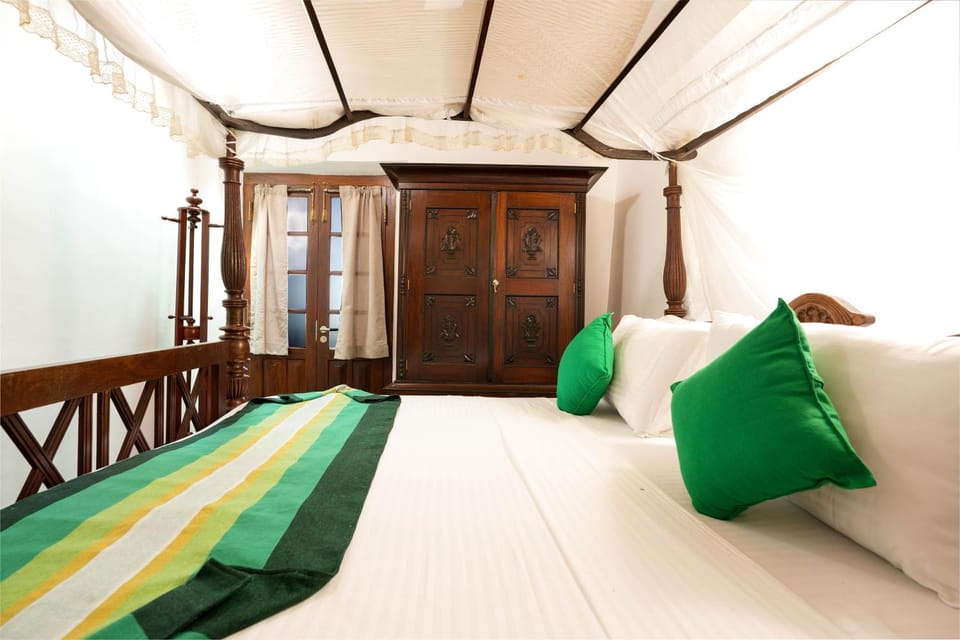 Bed, Living room, Bedroom