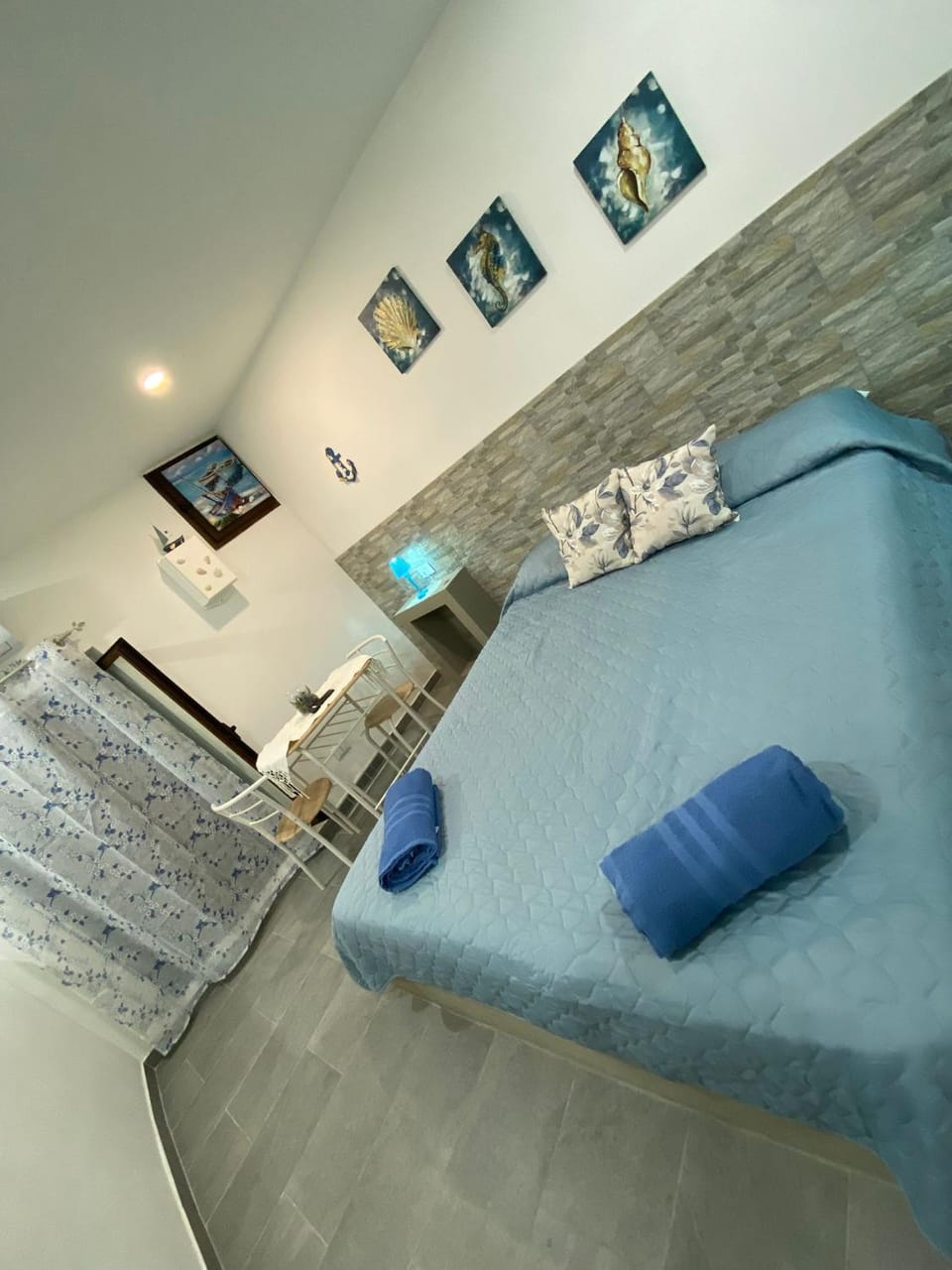 Bed, Photo of the whole room