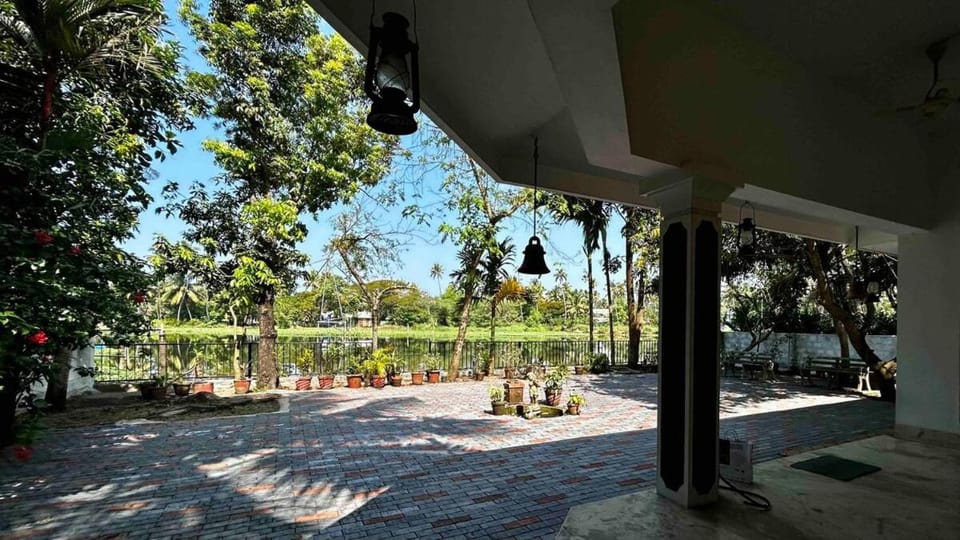 Serene Backwater Getaway House in Kochi