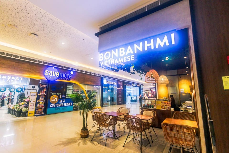 Restaurant/places to eat, Communal lounge/ TV room, Property logo or sign, Living room, Banquet/Function facilities, Seating area, Evening entertainment, Logo/Certificate/Sign, Text overlay, Certificate/Award