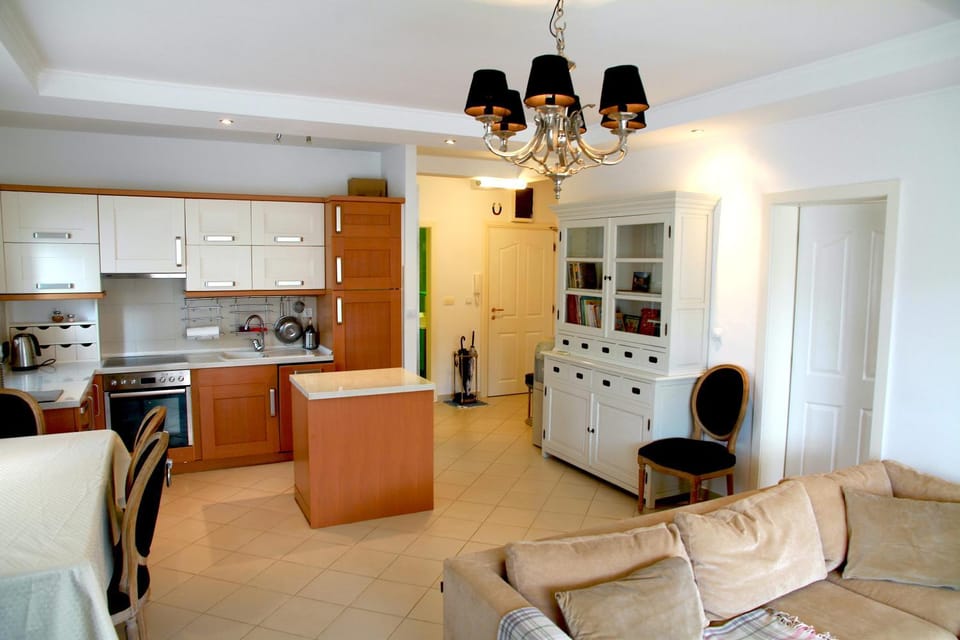 Kitchen or kitchenette, Seating area, Dining area