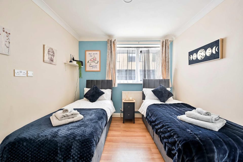 Sleeps 5, Westfield Shopping Centre, Free Parking Apartment in London